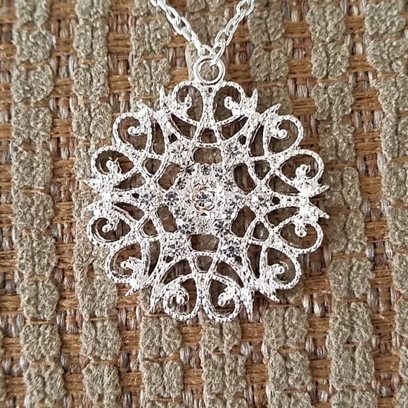 Long pendant necklace - Picture 5 of 7